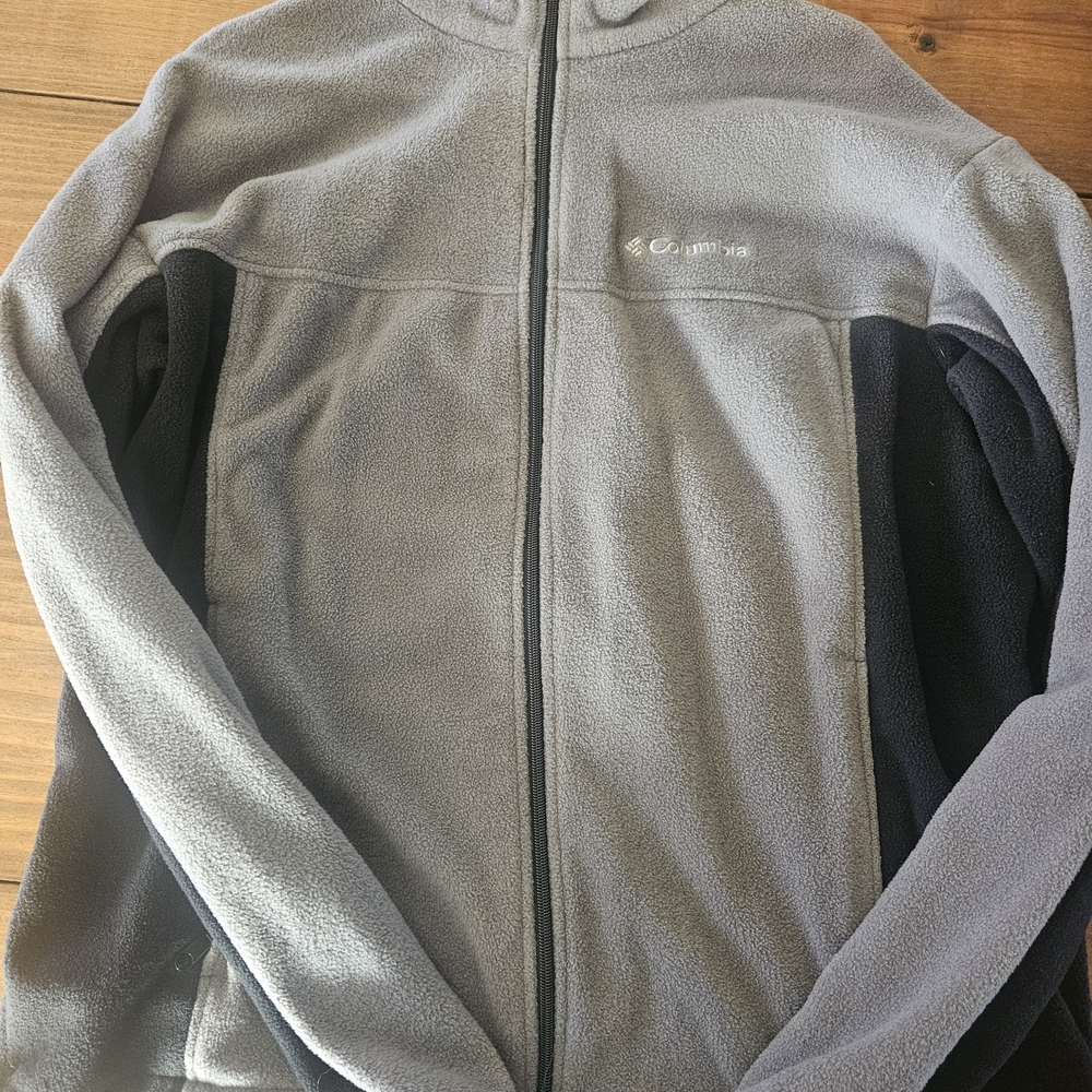 Columbia Men's Two-Tone Gray Performance Jacket